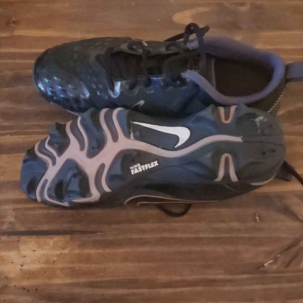 Womens softball cleats - Picture 3 of 3